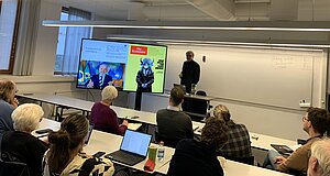 von Sinner presenting